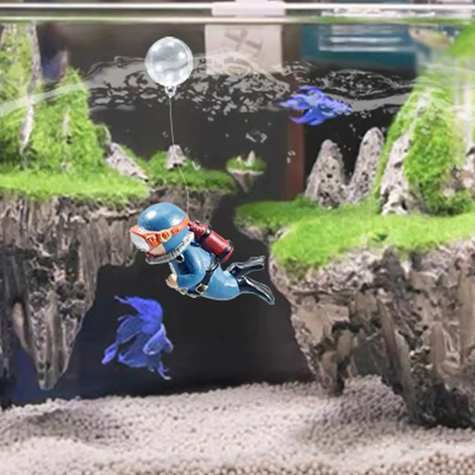Lovely Diver Fish Tank - Image 3